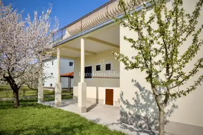 Kuća 209 m², Dugopolje - renovirana i podijeljena na 2 stana - 3