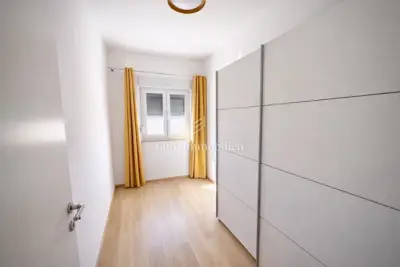 Kuća 209 m², Dugopolje - renovirana i podijeljena na 2 stana - 10