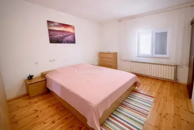 Kuća 209 m², Dugopolje - renovirana i podijeljena na 2 stana - 15