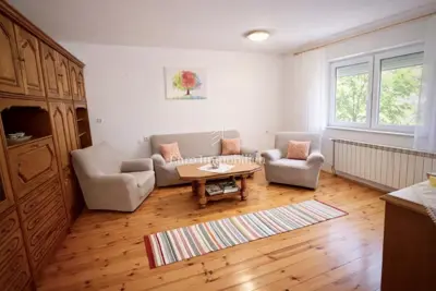 Kuća 209 m², Dugopolje - renovirana i podijeljena na 2 stana - 14
