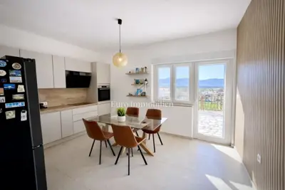 Kuća 209 m², Dugopolje - renovirana i podijeljena na 2 stana - 5