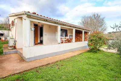Rovinj, surroundings, single-storey house on a spacious yard - 2