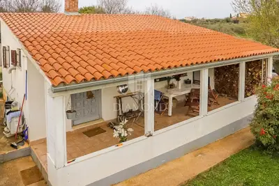 Rovinj, surroundings, single-storey house on a spacious yard
