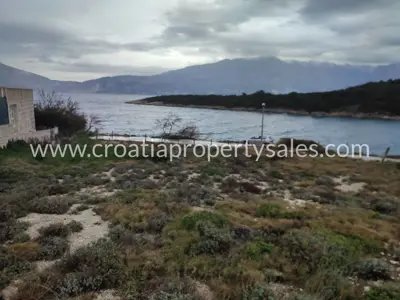 Građevinsko zemljište 462 m², Otok Brač - prvi red do mora