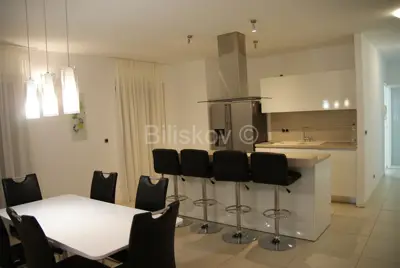 Vila 229 m², Splitska na Braču, 200 m od mora i panoramski pogled - 8