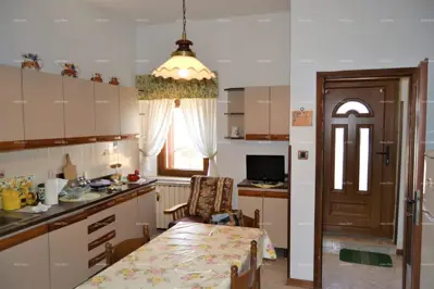 Haus 182 m², Kaštelir - 4 Schlafzimmer und Terrasse - 4