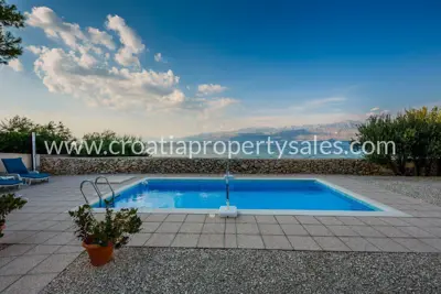 Vila 120 m², Otok Brač - prvi red do mora - 13