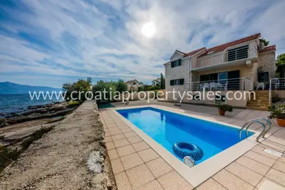 Vila 120 m², Otok Brač - prvi red do mora