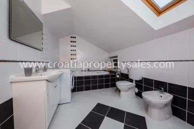 Vila 120 m², Otok Brač - prvi red do mora - 7