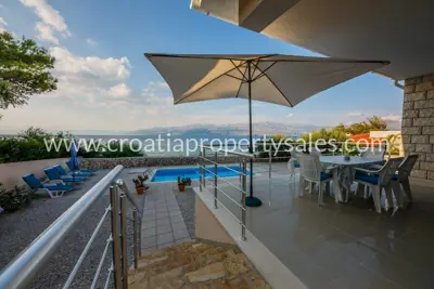 Vila 120 m², Otok Brač - prvi red do mora - 12