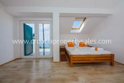 Vila 120 m², Otok Brač - prvi red do mora - 8