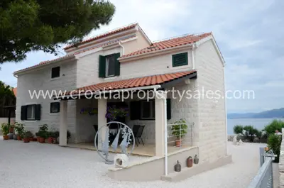 Vila 120 m², Otok Brač - prvi red do mora - 3