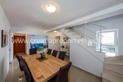 Vila 120 m², Otok Brač - prvi red do mora - 11
