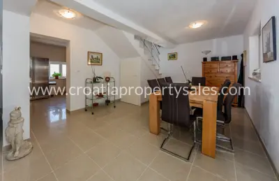 Vila 120 m², Otok Brač - prvi red do mora - 10