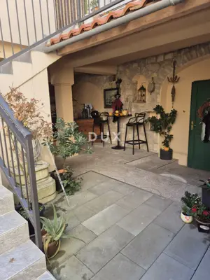 MURTER, BETINA - OPPORTUNITY! Exclusive stone house with courtyard - 3