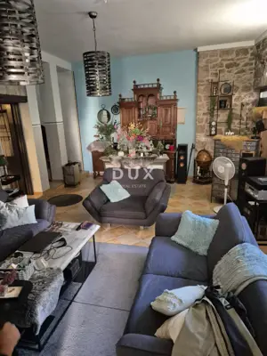 MURTER, BETINA - OPPORTUNITY! Exclusive stone house with courtyard - 6
