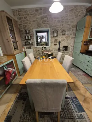 MURTER, BETINA - OPPORTUNITY! Exclusive stone house with courtyard - 12