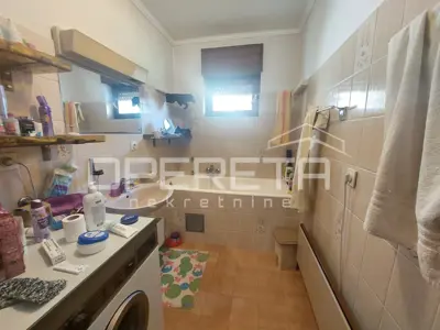House 312 m², Vugrovec, quiet location and office space - 18