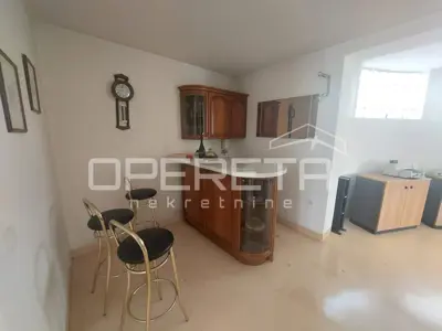 House 312 m², Vugrovec, quiet location and office space - 7