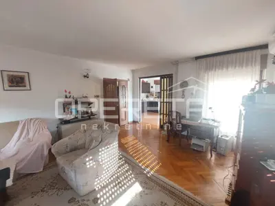 House 312 m², Vugrovec, quiet location and office space - 12
