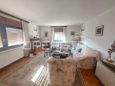 House 312 m², Vugrovec, quiet location and office space - 13