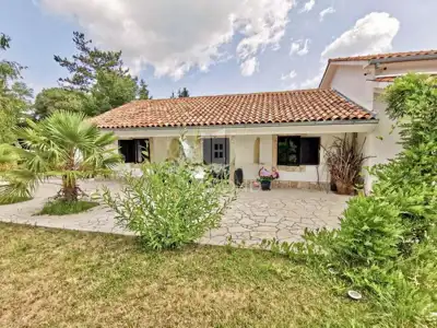 Kuća 174 m², Labin okolica, bazen i okućnica 1.947 m² - 2