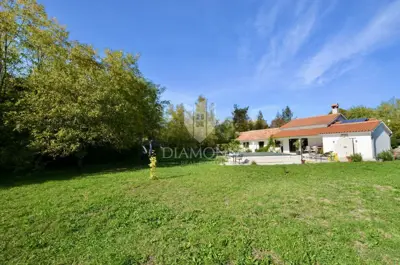 Kuća 174 m², Labin okolica, bazen i okućnica 1.947 m²