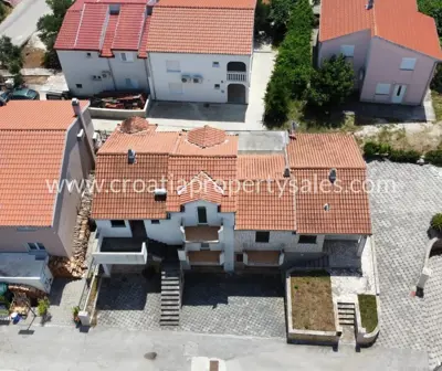 Kuća u Okrugu na Čiovu, mirna slijepa ulica blizu mora - 5