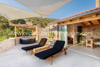 Kamena kuća, Otok Hvar, terasa 70 m² i jacuzzi