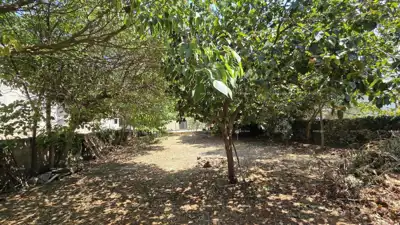 Građevinsko zemljište 400 m², Krnica - ograđena parcela uz cestu - 3