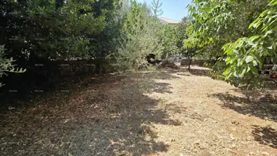 Građevinsko zemljište 400 m², Krnica - ograđena parcela uz cestu - 2