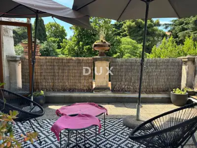 Apartment 147 m², Pula - Stoja, 3 units and roof terrace
