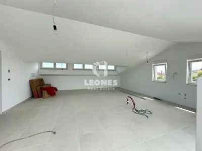 Penthouse 144 m², Poreč - mirno okruženje i velika terasa - 8