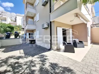 Wohnung 68,5 m², Makarska - Garten, Terrassen und Meerblick