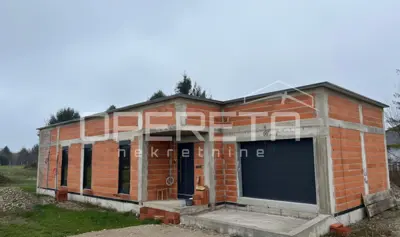 Haus zum Kauf in Žabnik, 140,1 m²