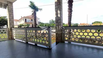 Kuća 376 m², Malinska na Krku, 5 apartmana i pogled na more - 9