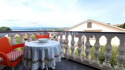 Kuća 376 m², Malinska na Krku, 5 apartmana i pogled na more - 16