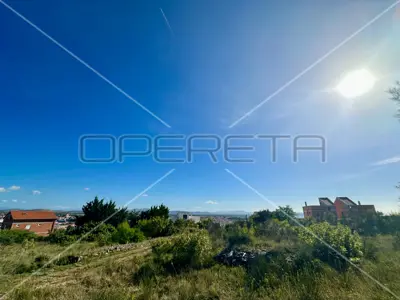 Grundstück 875 m², Vodice - ruhige Umgebung und Blick auf den Archipel - 2