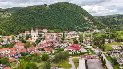 Baugrundstück im Zentrum von Pregrada, 1.538 m² mit Ideenvorschlag für den Bau mit - 4