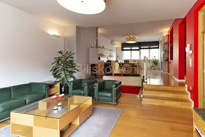 Kuća 343 m², Lašćina u Maksimiru, vrt 270 m²