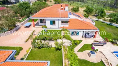 Haus, Kaštela, 690 m², 3 000 000 € - 5