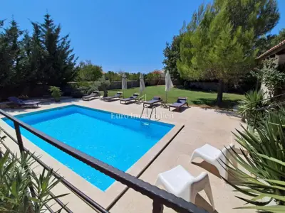 House for sale in Čabrunići, 220 m² - 2