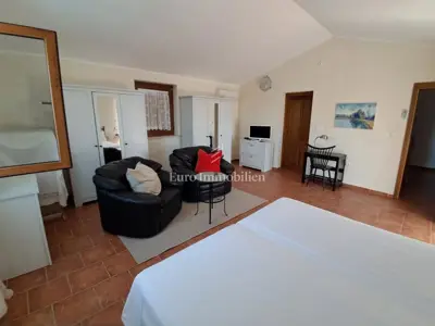 House for sale in Čabrunići, 220 m² - 14