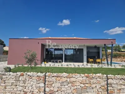 House 102 m², Sveti Lovreč - newly built and furnished