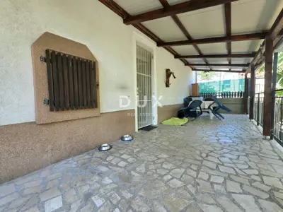Pula, centar, 3-sobni stan, 80,50 m², terasa