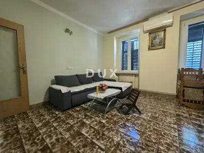 Stan 80,5 m², Pula Centar - prostrana terasa - 8