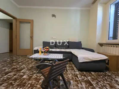 Stan 80,5 m², Pula Centar - prostrana terasa - 9