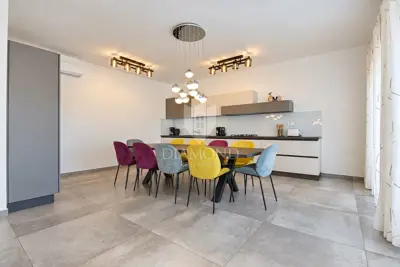 Kuća 289,8 m², Vodnjan - mirna lokacija i pogled na more - 9