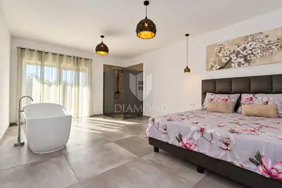 Kuća 289,8 m², Vodnjan - mirna lokacija i pogled na more - 13