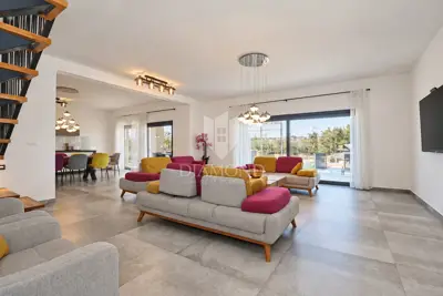 Kuća 289,8 m², Vodnjan - mirna lokacija i pogled na more - 8